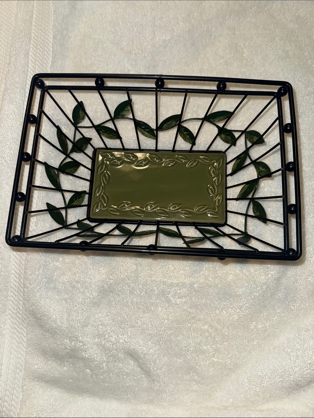 Pfaltzgraff Olive Green Center Black Wire Leaf Tray